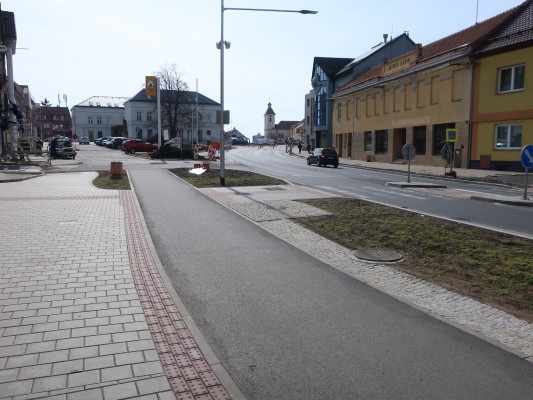 nová stezka a chodník v centru města
